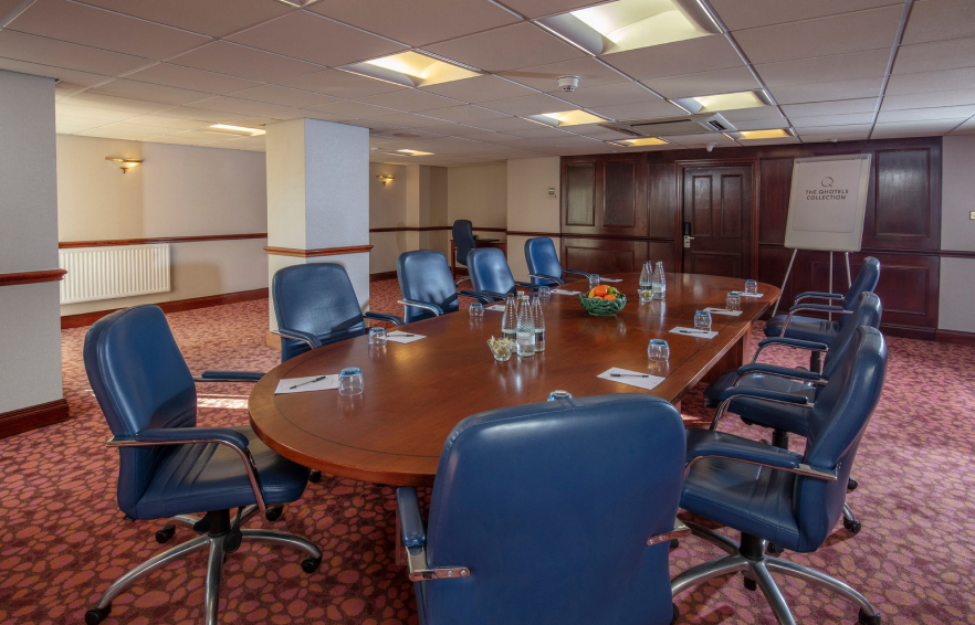 Carousel Desktop Boardroom1 01