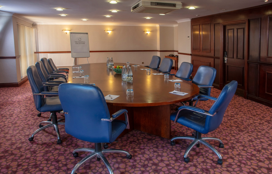 Carousel Desktop Boardroom2 05