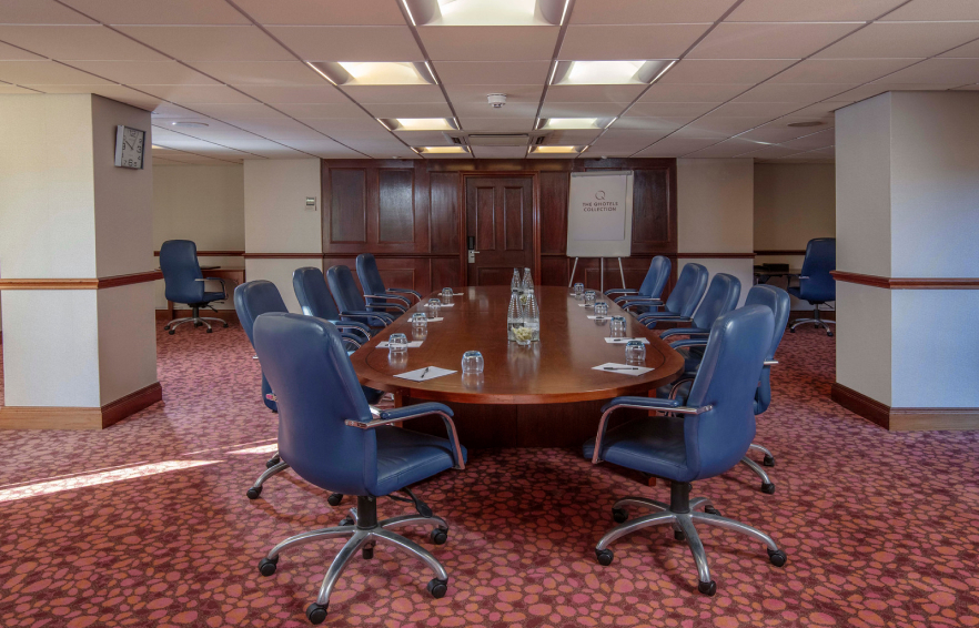 Carousel Desktop Boardroom1 03