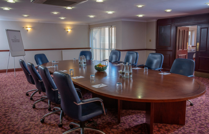 Carousel Desktop Boardroom2 03