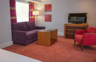 Suites Carousel Desktop Kingsuite 01