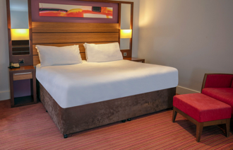 Suites Carousel Desktop Kingsuite 05